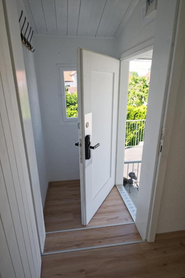 Lake Getaway Apartment With Private Entrance, Right On The Lake Constance Cycle Path, Barbecue Area, Free Wifi, Netflix And Free Bikes Salmsach Buitenkant foto